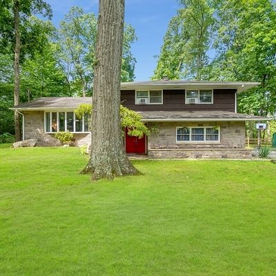 27 Forest Dr, Flemington, NJ 08822