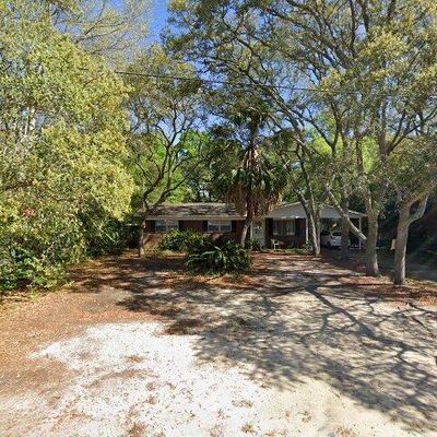 28 Circle Dr, Fort Walton Beach, FL 32547