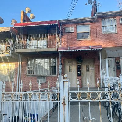 3240 105 Th St, East Elmhurst, NY 11369