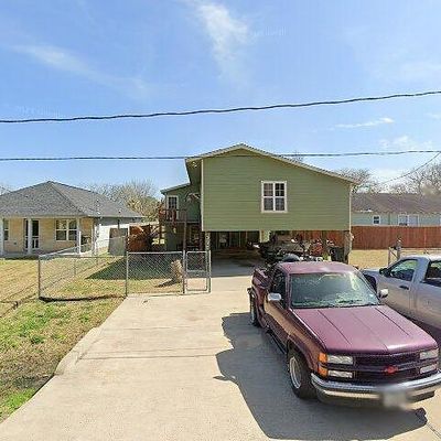 327 Kansas St, Bacliff, TX 77518