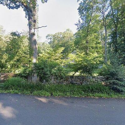 34 Wake Robin Ln, Stamford, CT 06903