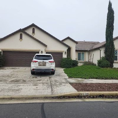 3529 W Sunnyview Ave, Visalia, CA 93291