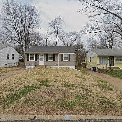 401 Caithness Rd, Saint Louis, MO 63137