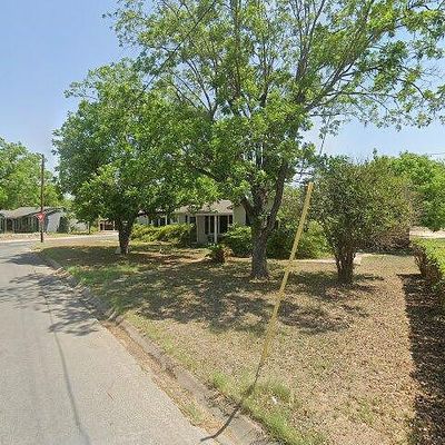 401 N Lewis Ave, Kerrville, TX 78028