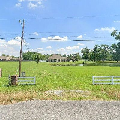 40232 Loosemoore Rd, Gonzales, LA 70737