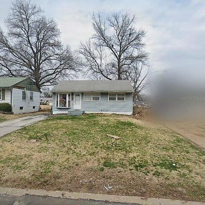 405 Lancashire Rd, Saint Louis, MO 63137