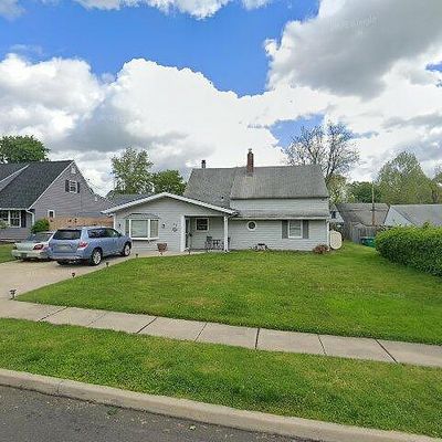 42 Redbrook Ln, Levittown, PA 19055