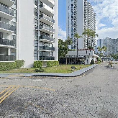 3675 N Country Club Dr #2204, Miami, FL 33180