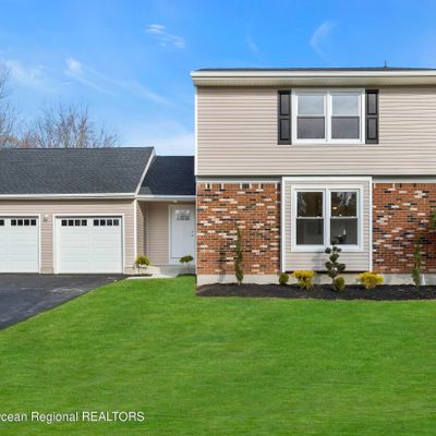 46 Alexandria Dr, Manalapan, NJ 07726