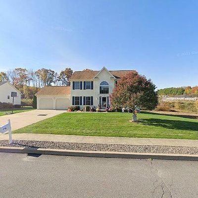 421 School Side Dr, Throop, PA 18512