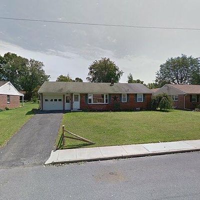 426 W Cedar St, New Holland, PA 17557