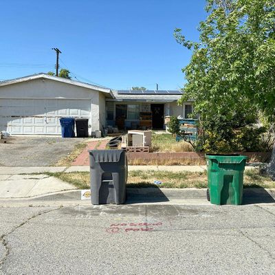 437 Lightcap St, Lancaster, CA 93535