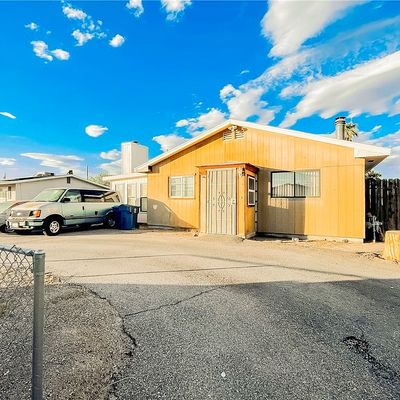 5872 Willard St, Las Vegas, NV 89122