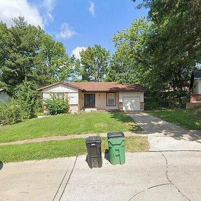 5125 Campfire Trl, Florissant, MO 63033