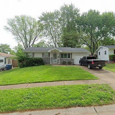 6714 Village Square Dr, Hazelwood, MO 63042