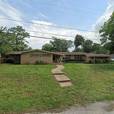 715 W South St, Henrietta, TX 76365