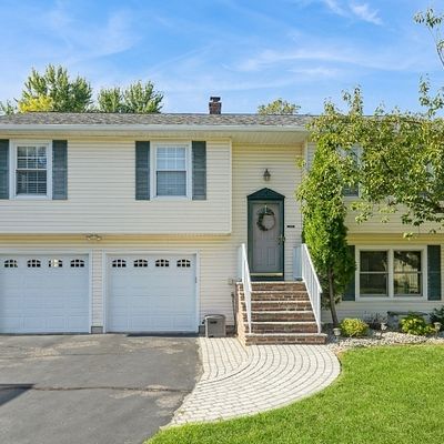 9 Village Ct, Flemington, NJ 08822