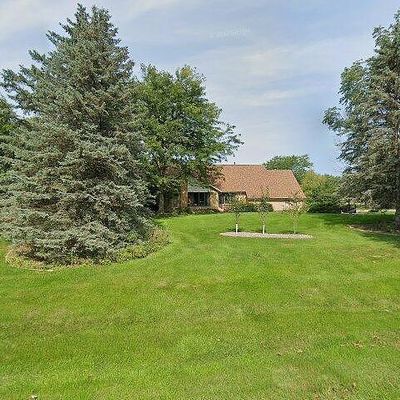 8118 W Freistadt Rd, Mequon, WI 53097