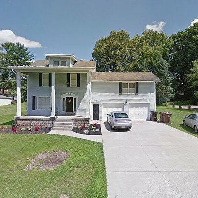 828 Lillian Dr, Hermitage, PA 16148