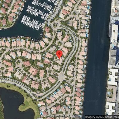 834 Spinnaker Dr E, Hollywood, FL 33019