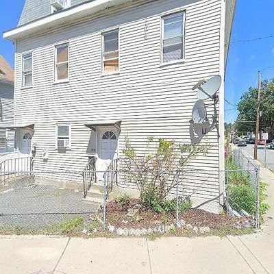 99 Arlington St #101, Lawrence, MA 01841