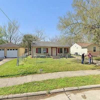 107 N Park St, Pasadena, TX 77506