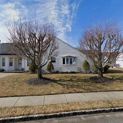 17 Cardigan Dr, Toms River, NJ 08757