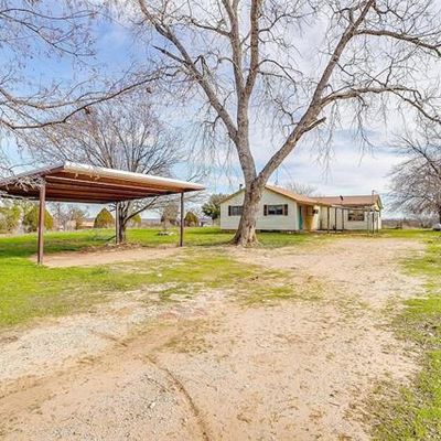 208 Jay Bird Ln, Springtown, TX 76082