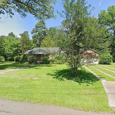 26 Country Club Dr, Laurel, MS 39440