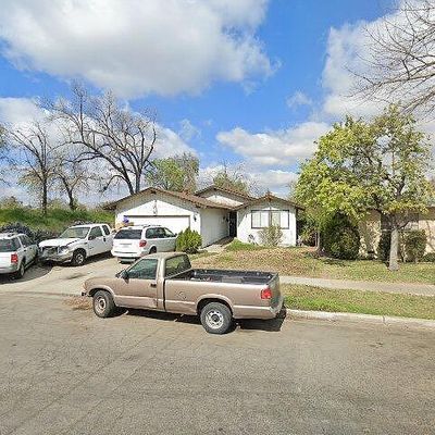 2229 E Fedora Ave, Fresno, CA 93726