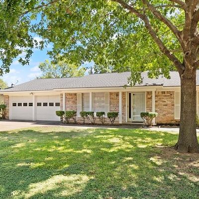 228 Arcadia St, Hurst, TX 76053