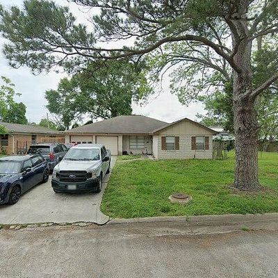 308 Inwood Dr, Baytown, TX 77521