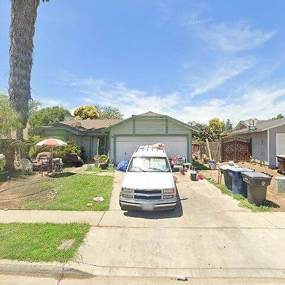 370 W Beechwood Dr, Tulare, CA 93274