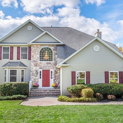 5 Mackenzie Ln, Oak Ridge, NJ 07438