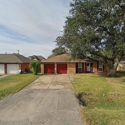 604 Seminole Dr, Kemah, TX 77565