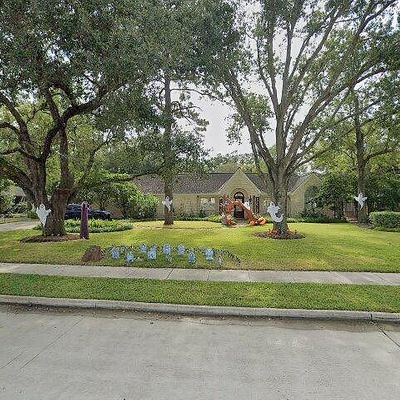 5315 Valerie St, Bellaire, TX 77401