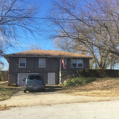 814 S High St, Butler, MO 64730