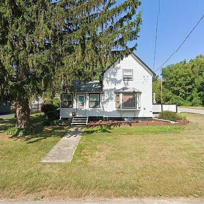 7373 N Vine St, Lannon, WI 53046