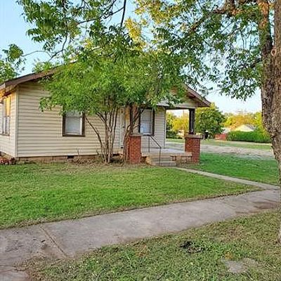 908 W Liveoak St, Coleman, TX 76834