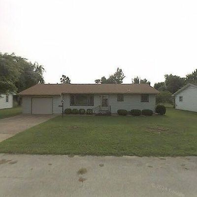 916 Wood St, Mount Vernon, MO 65712