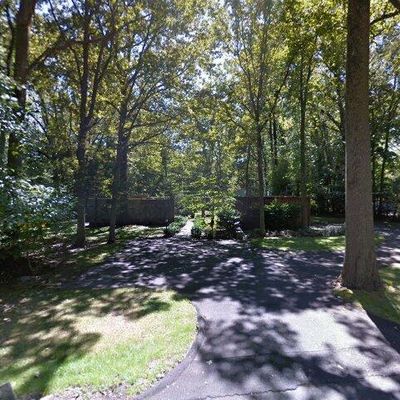 95 Wake Robin Ln, Stamford, CT 06903