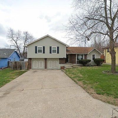 8818 Booth Ave, Kansas City, MO 64138