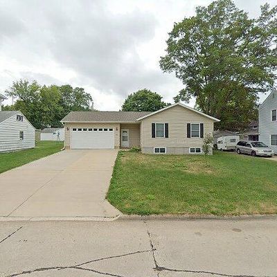 900 26 Th St, Marion, IA 52302