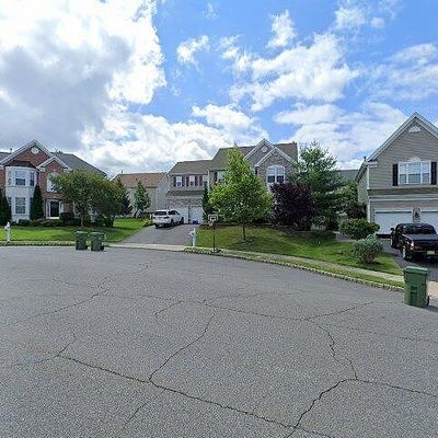 10 Unkel Ct, Sayreville, NJ 08872