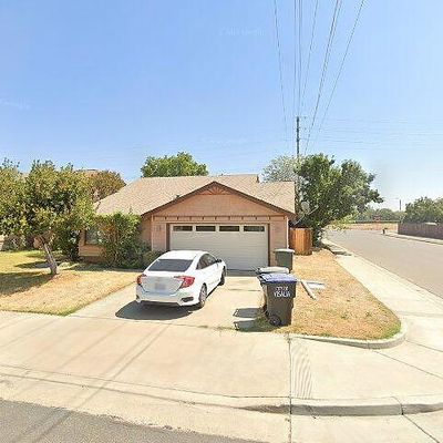 1008 N Manzanita St, Visalia, CA 93292