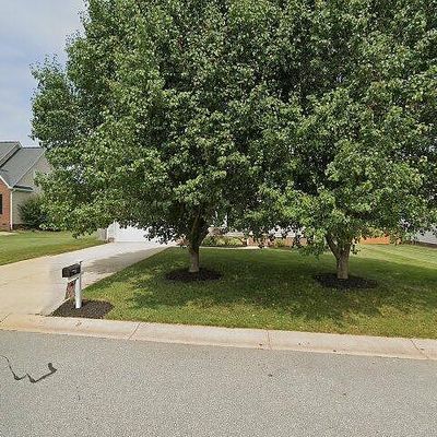 102 Cale Dr, Burlington, NC 27215