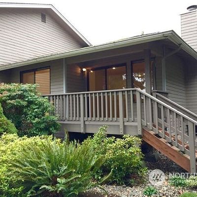 1090 Blue Heron Ave Ne, Bainbridge Island, WA 98110