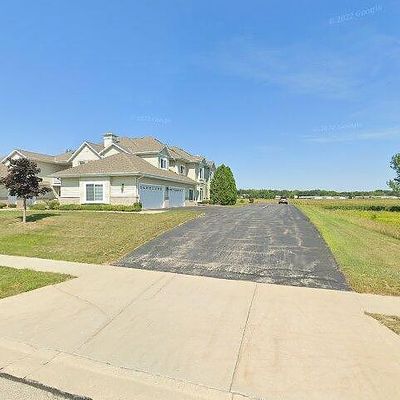 1620 Grey Fox Trl, Mukwonago, WI 53149