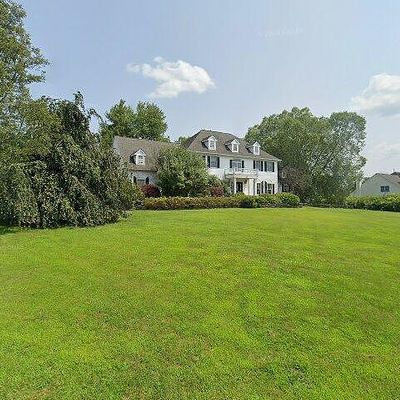 20 Northwood Dr, Pittstown, NJ 08867