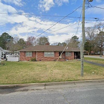 213 N Brevard St, Selma, NC 27576